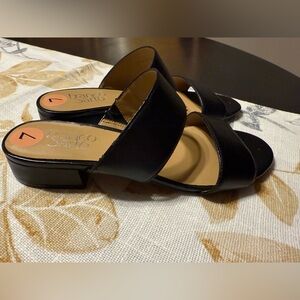 NWOT Franco Sarto sandals, black, size 7, 2 straps, 1-inch heel